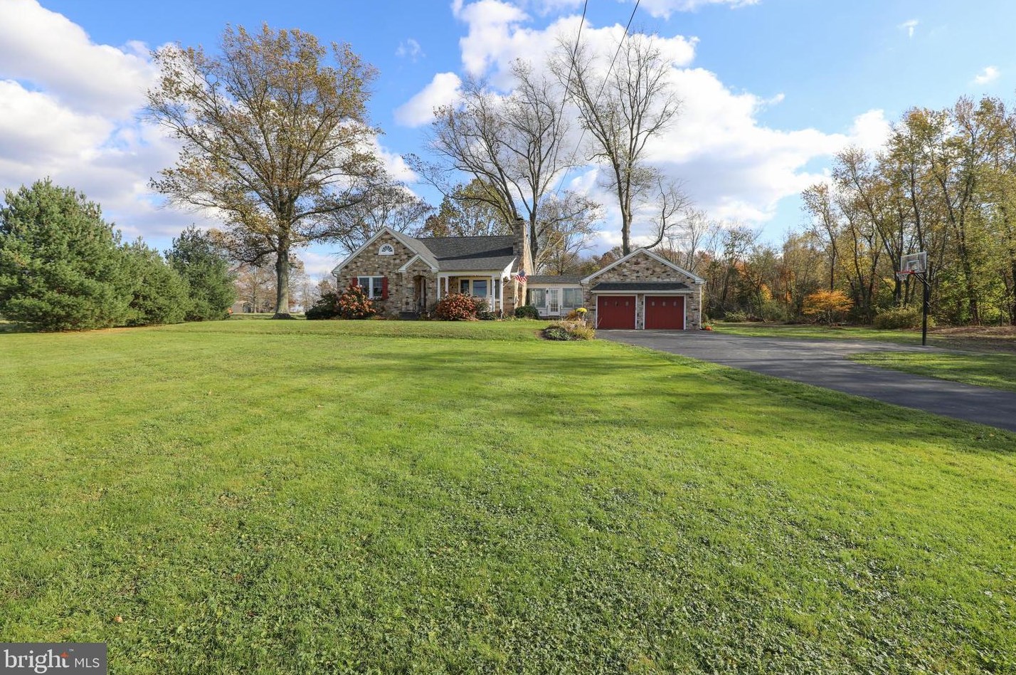 2727 Ridge Rd, Perkasie, PA 18944-3806