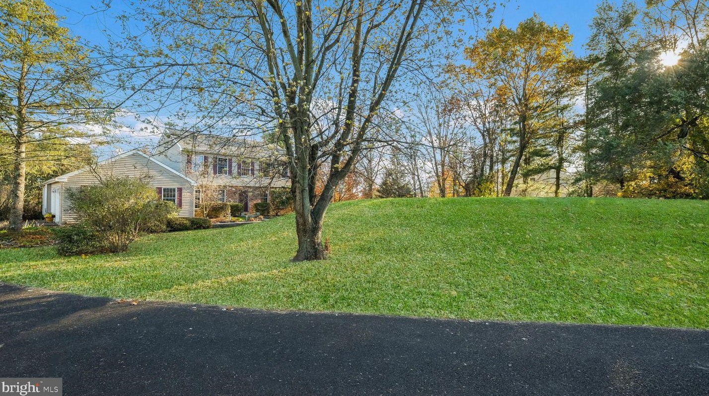1135 Ferry Rd, Gardenville, PA