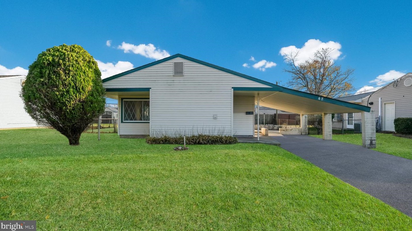 48 Leisure Ln, Levittown, PA 19054-3912