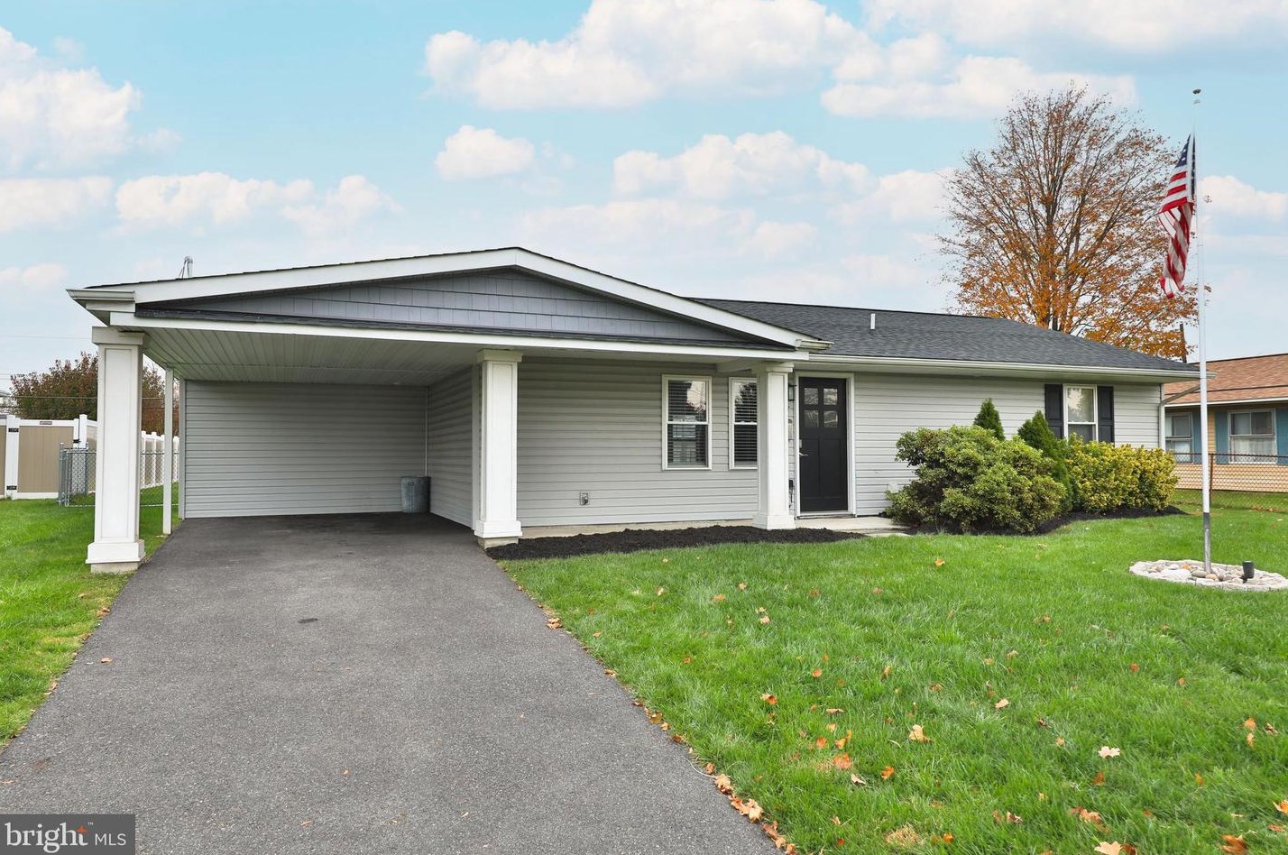 57 Greenbrook Dr, Levittown PA  19055-1915 exterior
