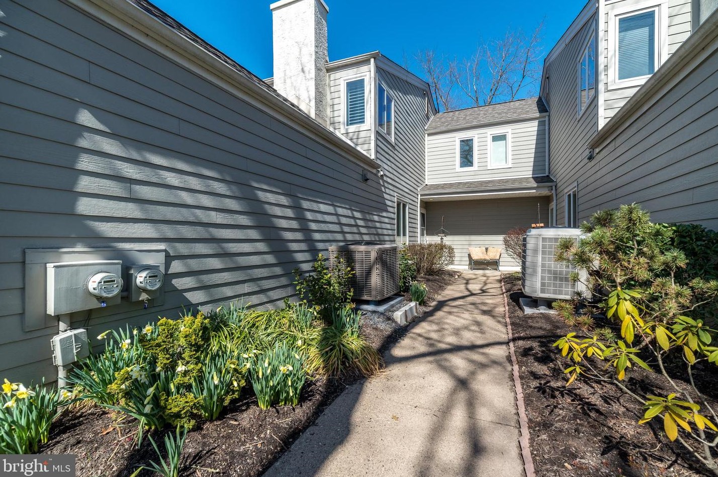 403 Henley Ct, Gardenville PA  18901-2548 exterior