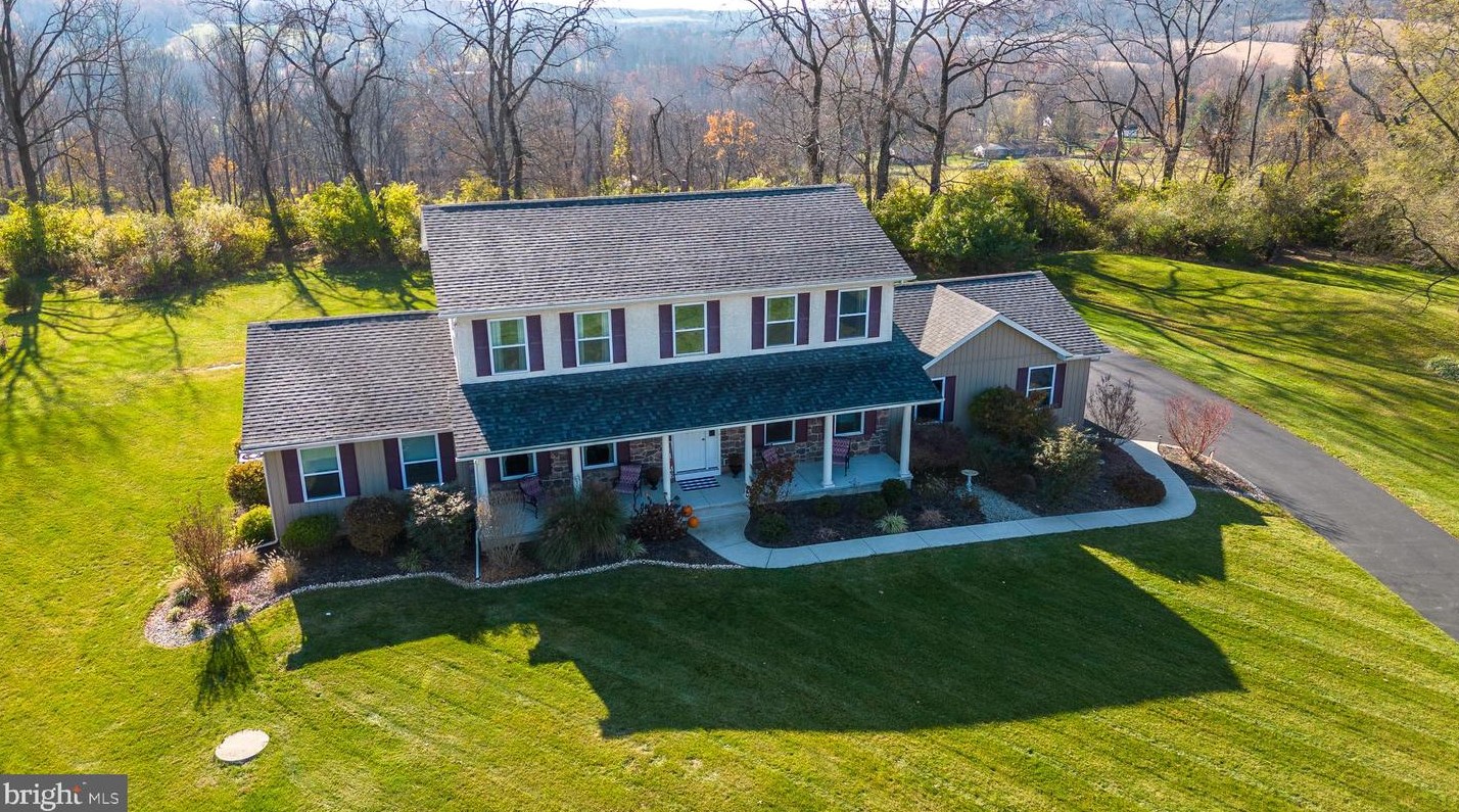 3490 Woodbyne Rd, Hellertown, PA 18055