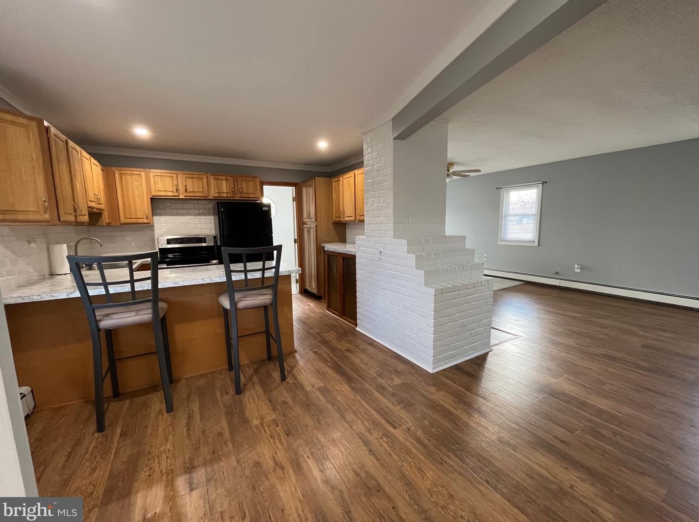 80 Black Walnut Rd, Levittown, PA 19057