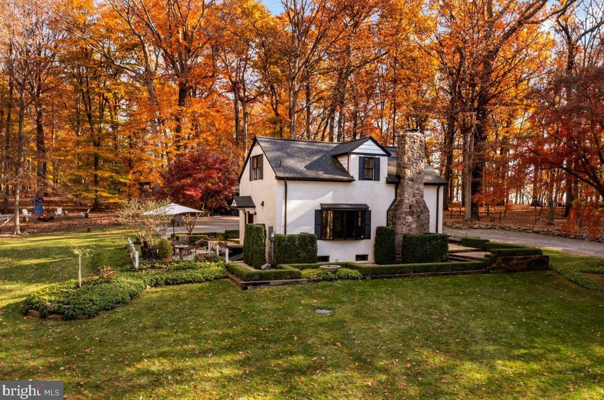 6958 Ely Rd, New Hope, PA 18938