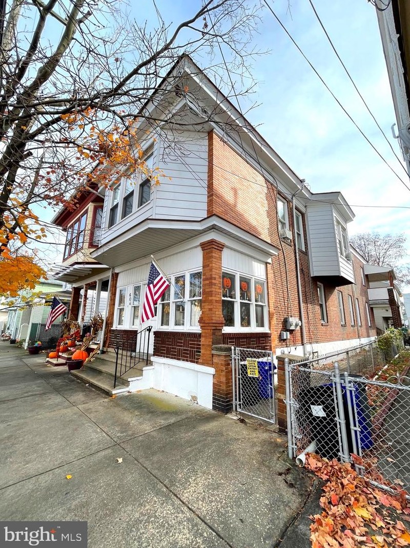 604 Wood St #2 Fl, Edgely, PA 19007