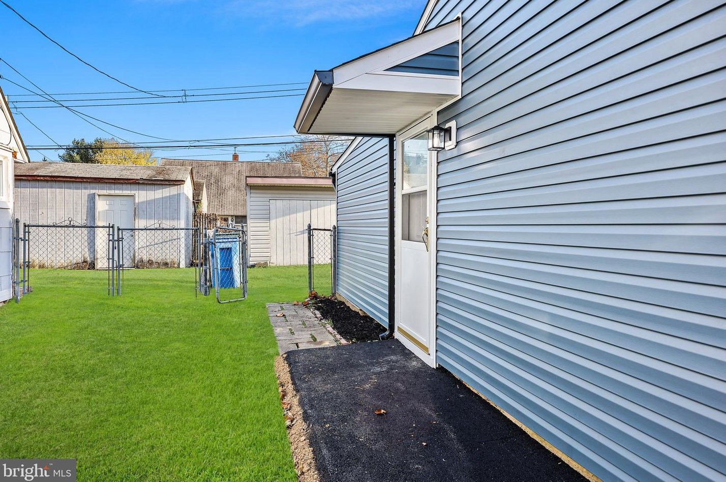 315 Appletree Dr, Levittown PA  19055-1242 exterior