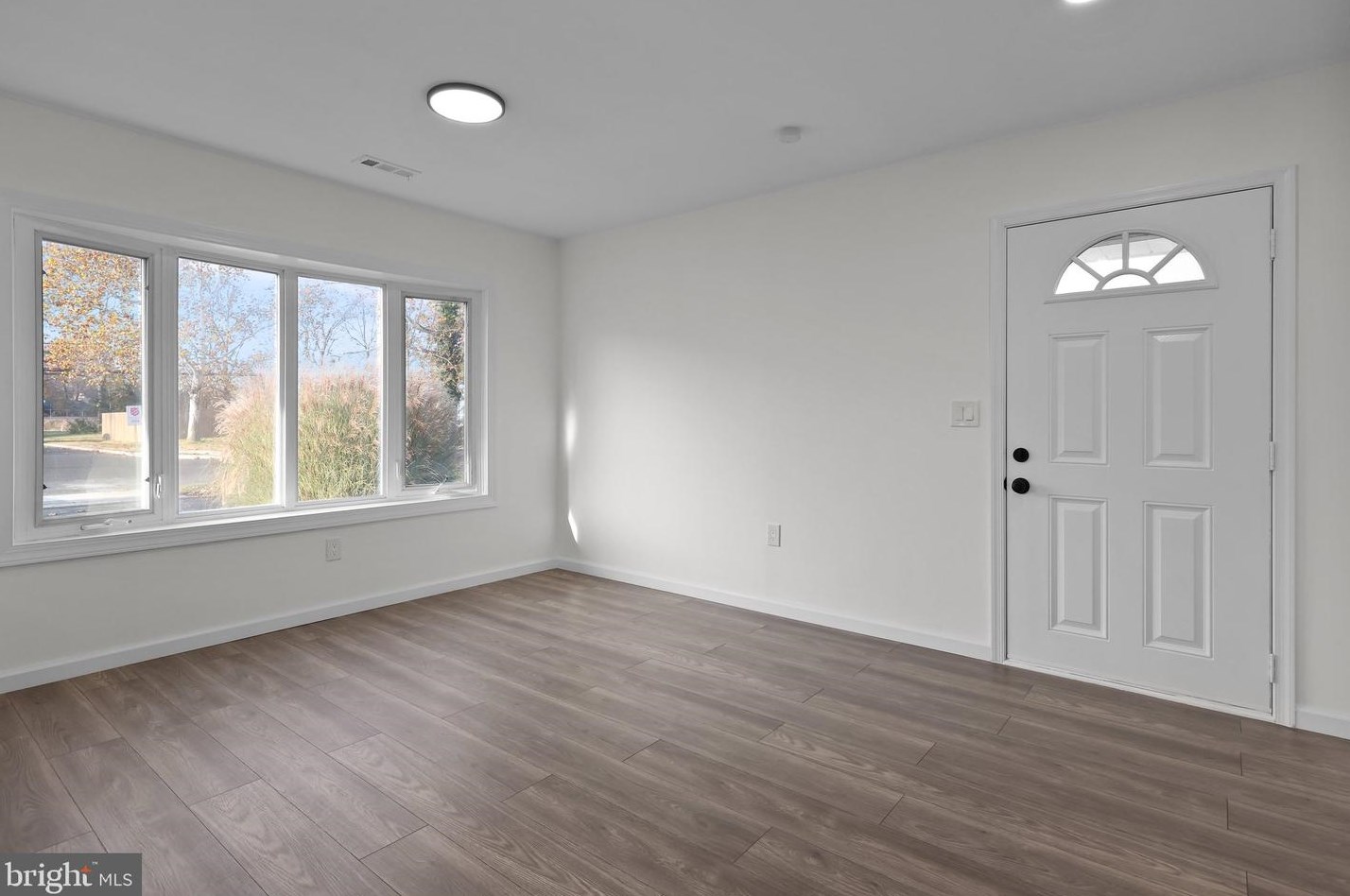 315 Appletree Dr, Levittown PA  19055-1242 exterior