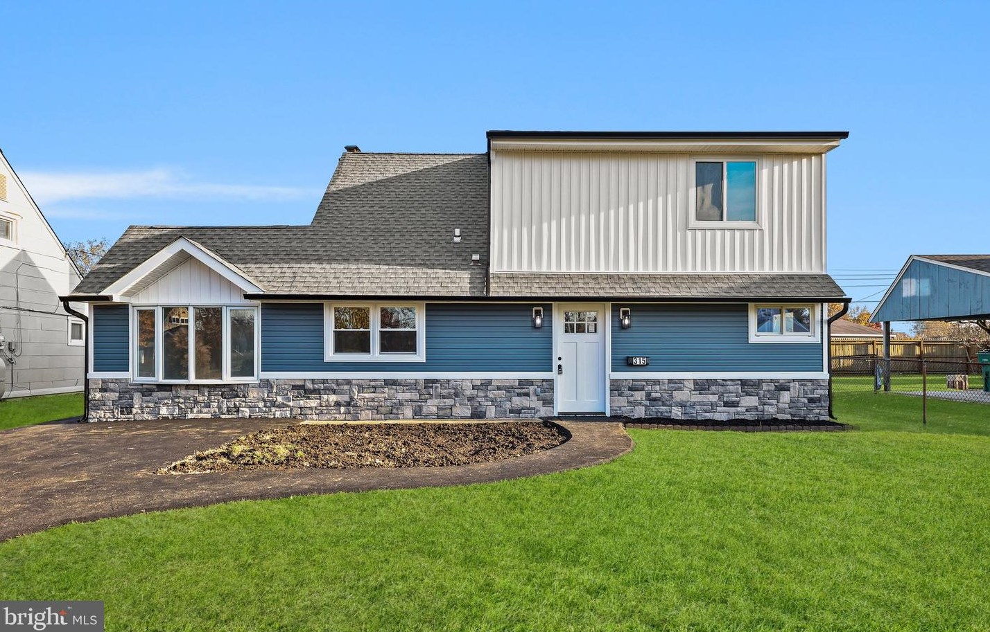 315 Appletree Dr, Levittown PA  19055-1242 exterior