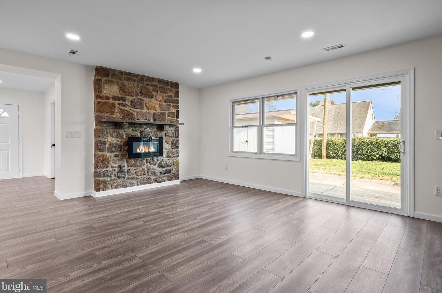 315 Appletree Dr, Levittown PA  19055-1242 exterior