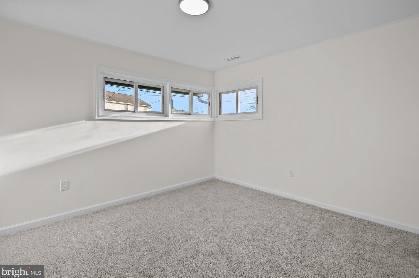 315 Appletree Dr, Levittown PA  19055-1242 exterior