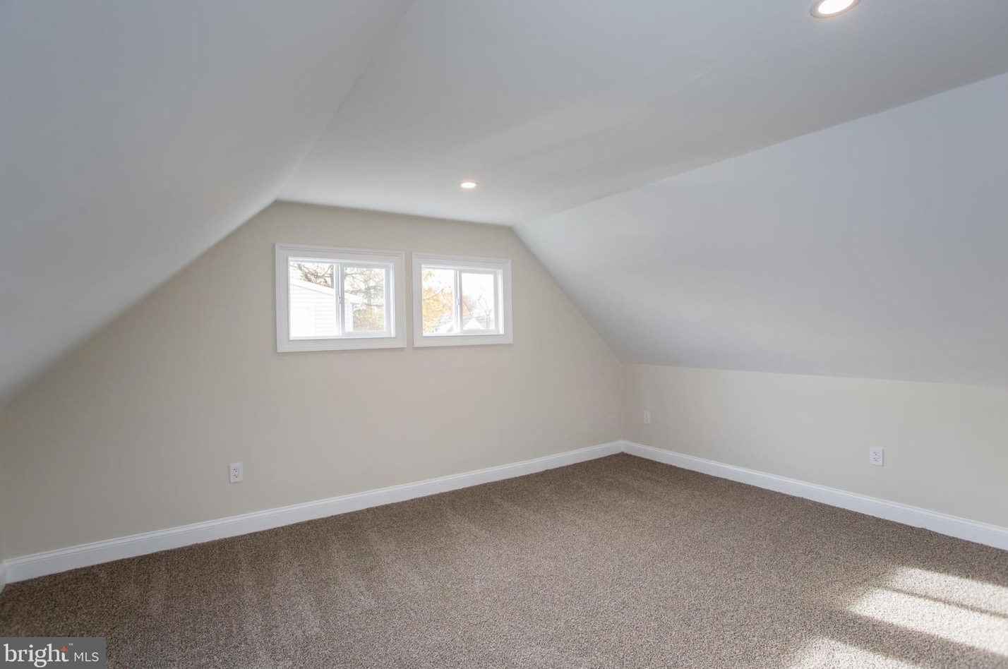 49 Island Rd, Levittown PA  19057-2319 exterior