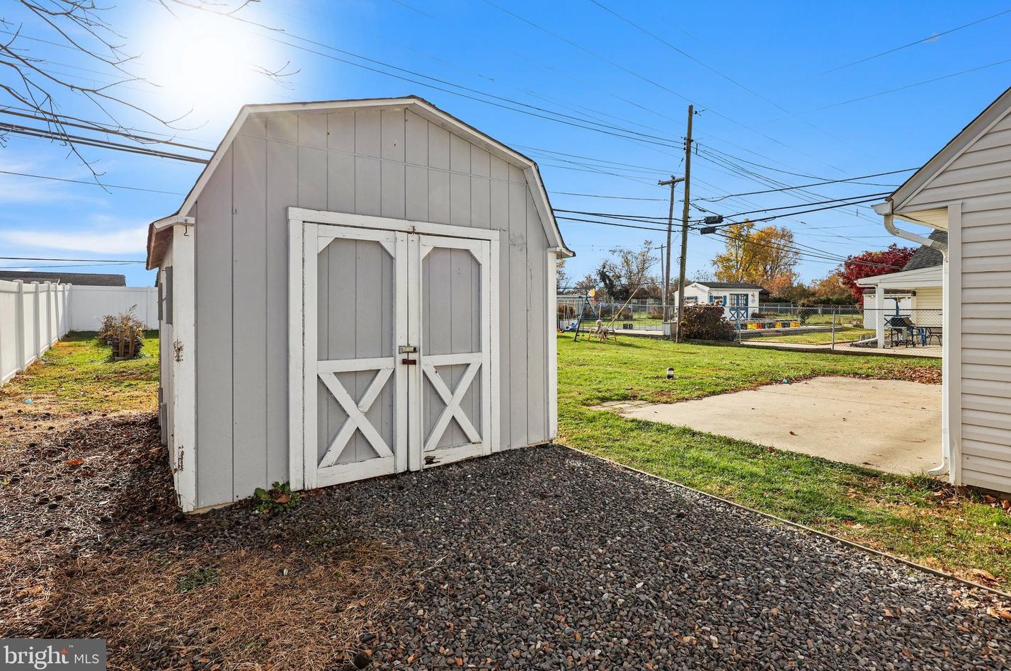 94 Coral Ln, Levittown PA  19055-1610 exterior
