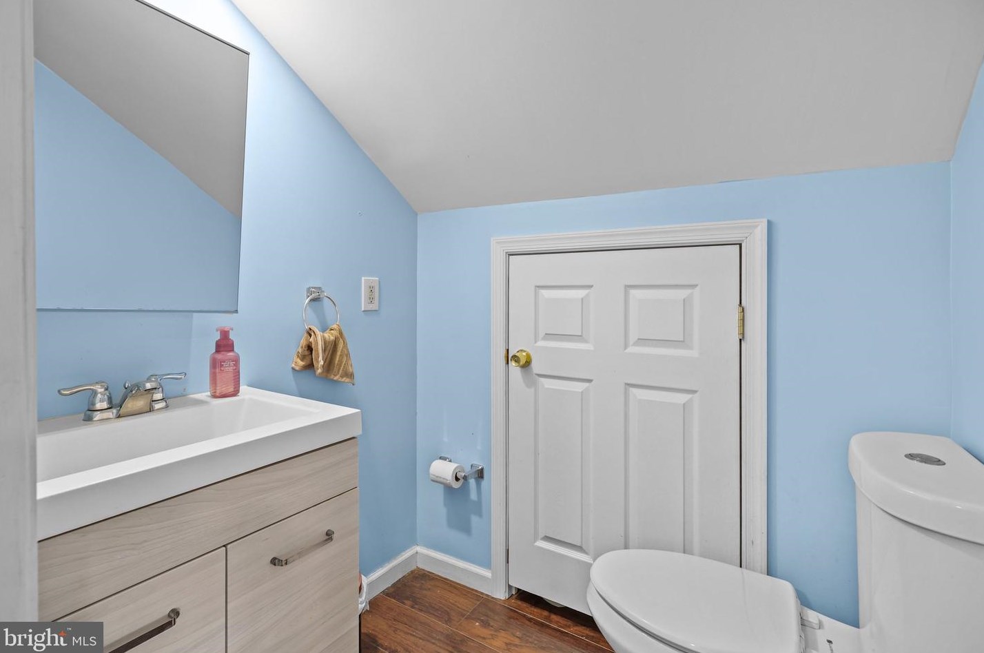 94 Coral Ln, Levittown PA  19055-1610 exterior