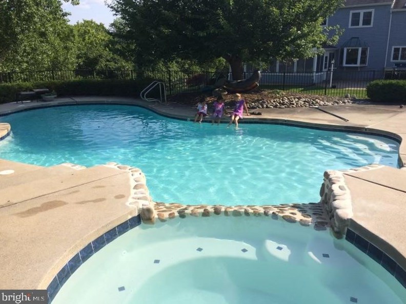 5 Emerald Ct, Upper Makefield PA  18940-2819 exterior