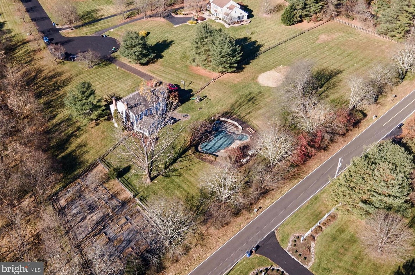 5 Emerald Ct, Upper Makefield PA  18940-2819 exterior