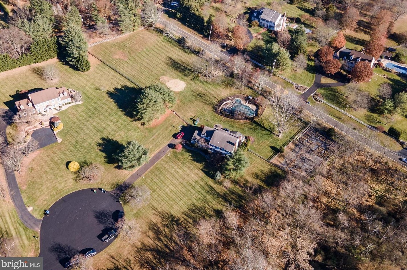 5 Emerald Ct, Upper Makefield PA  18940-2819 exterior