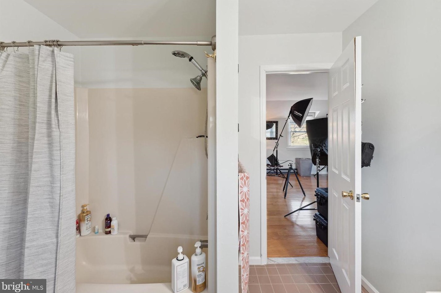 5 Emerald Ct, Upper Makefield PA  18940-2819 exterior