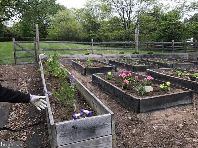 5 Emerald Ct, Upper Makefield PA  18940-2819 exterior