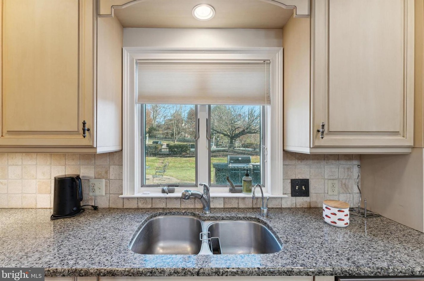 5 Emerald Ct, Upper Makefield PA  18940-2819 exterior