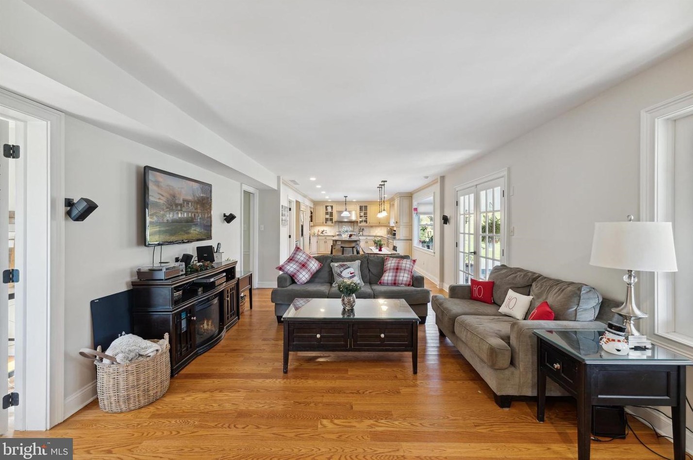 5 Emerald Ct, Upper Makefield PA  18940-2819 exterior