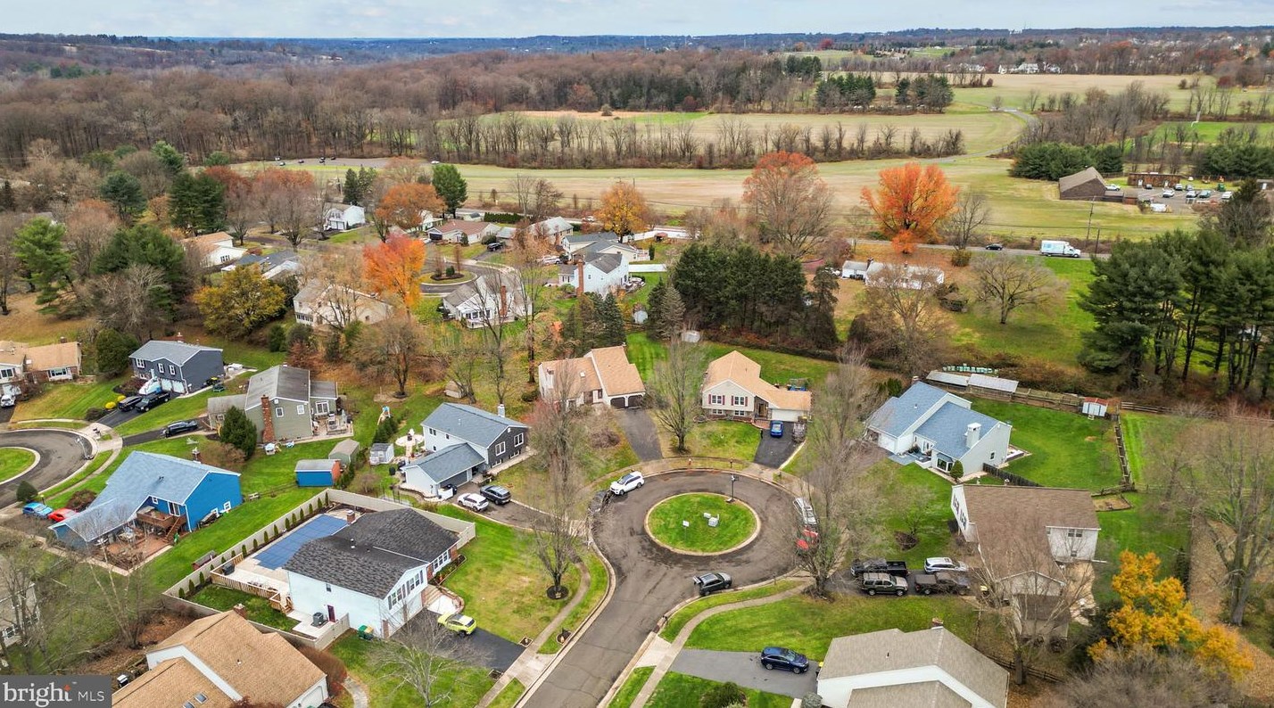 7 Brentwood Ct, Upper Makefield PA  18940-1403 exterior