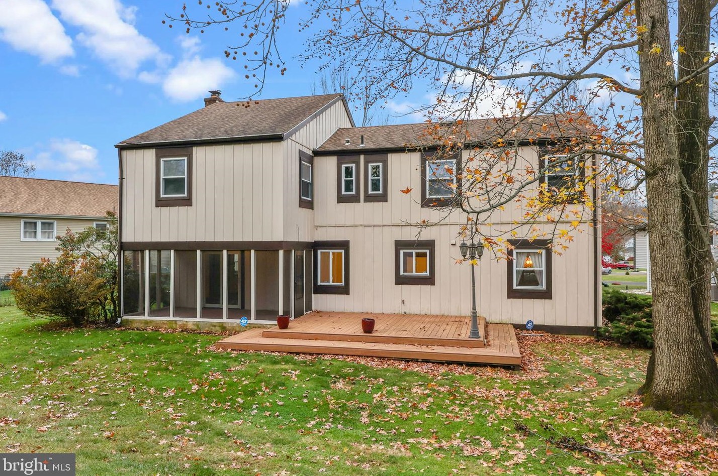 7 Brentwood Ct, Upper Makefield PA  18940-1403 exterior