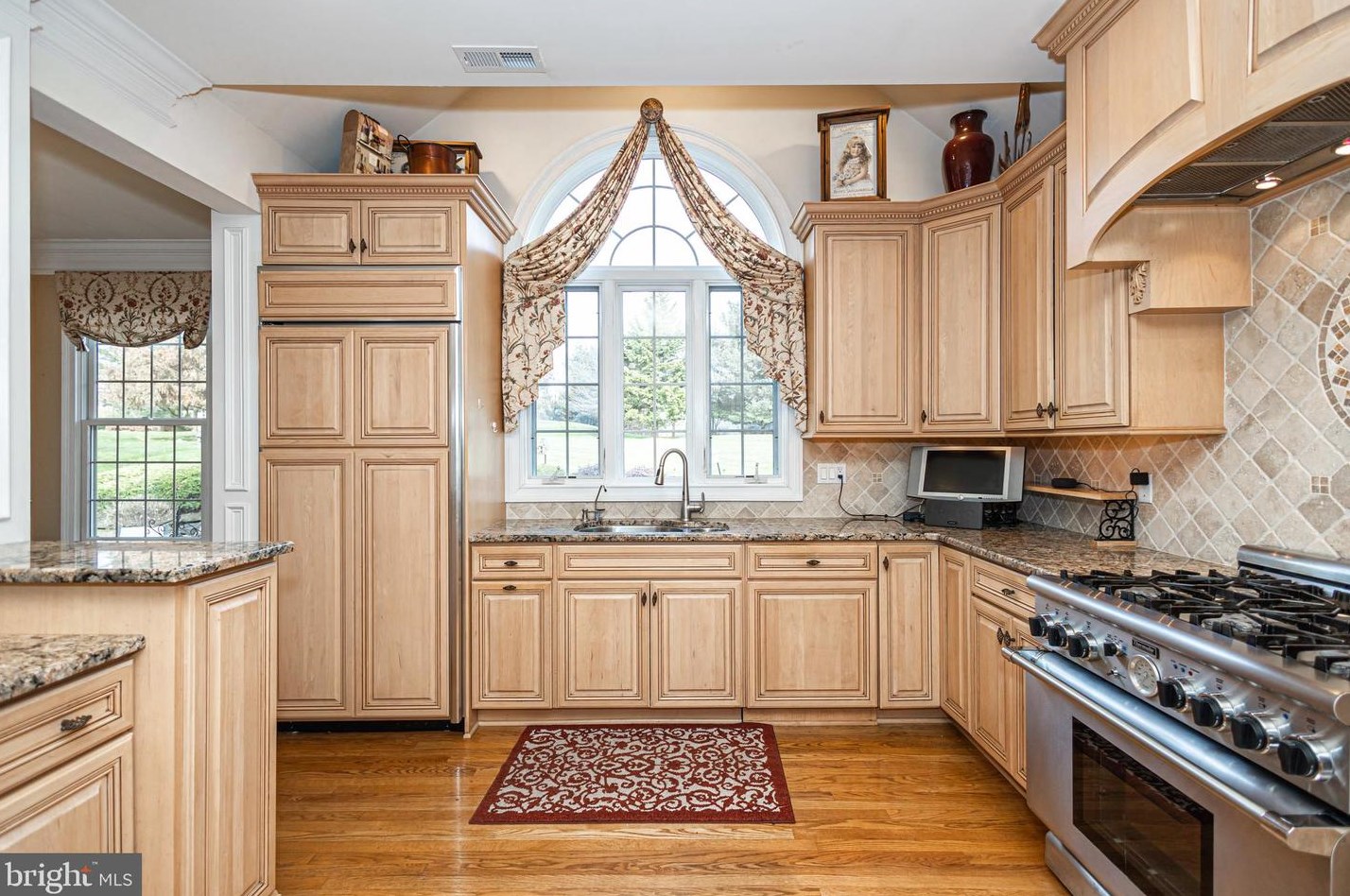 28 Thompson Mill Rd, Upper Makefield PA  18940-9628 exterior