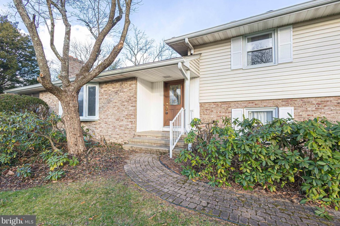 1624 Crescent Blvd, Yardley, PA 19067-3112