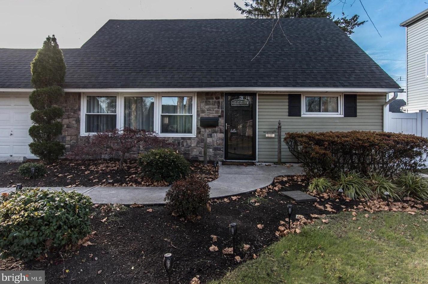 53 Kentucky Ln, Levittown, PA 19055-2401