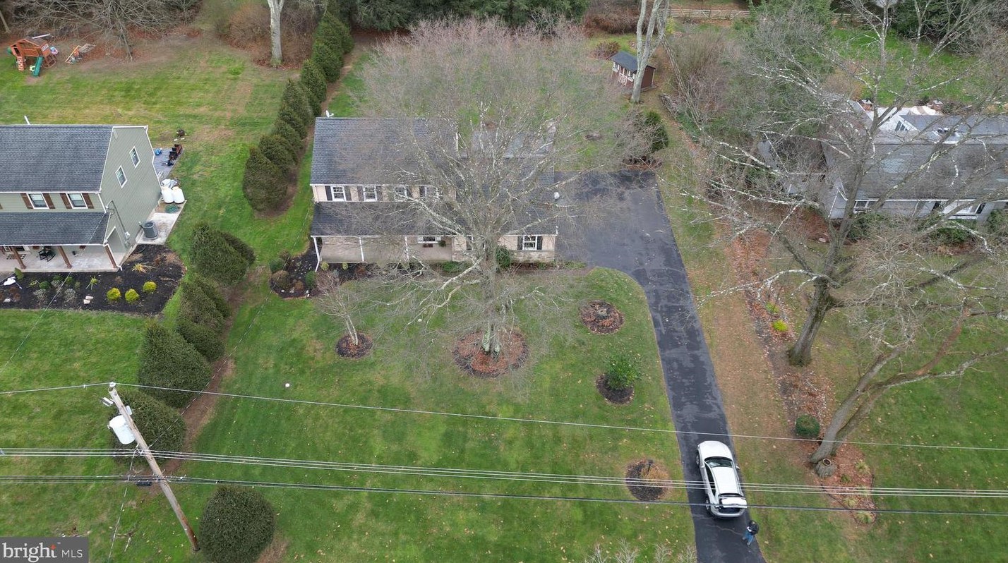 61 Townview Dr, Gardenville PA  18901-3123 exterior