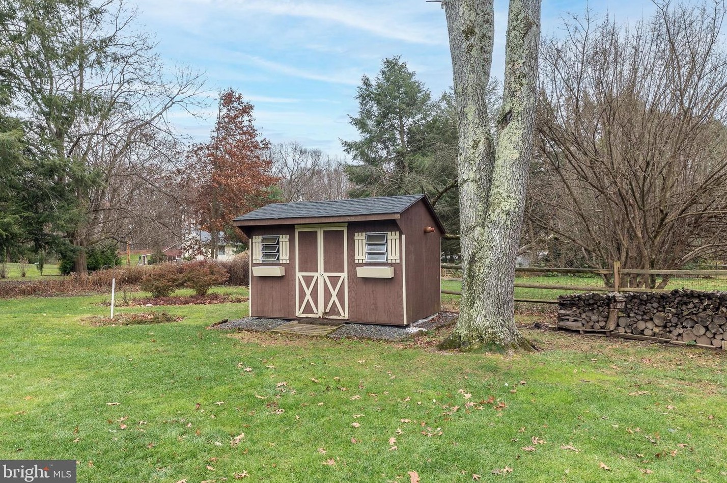 61 Townview Dr, Gardenville PA  18901-3123 exterior