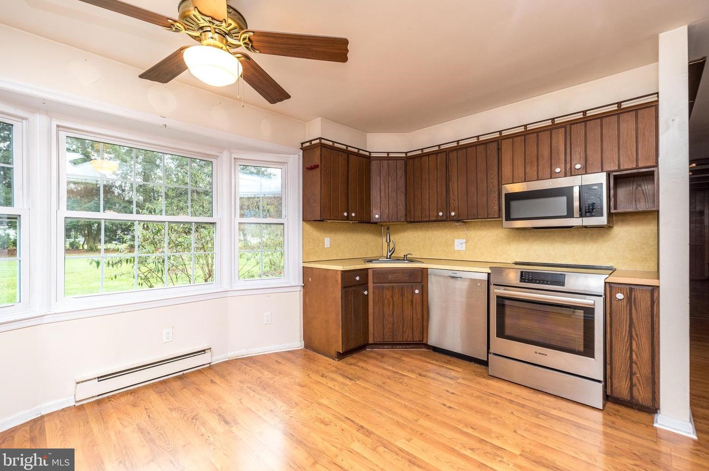 61 Townview Dr, Gardenville PA  18901-3123 exterior