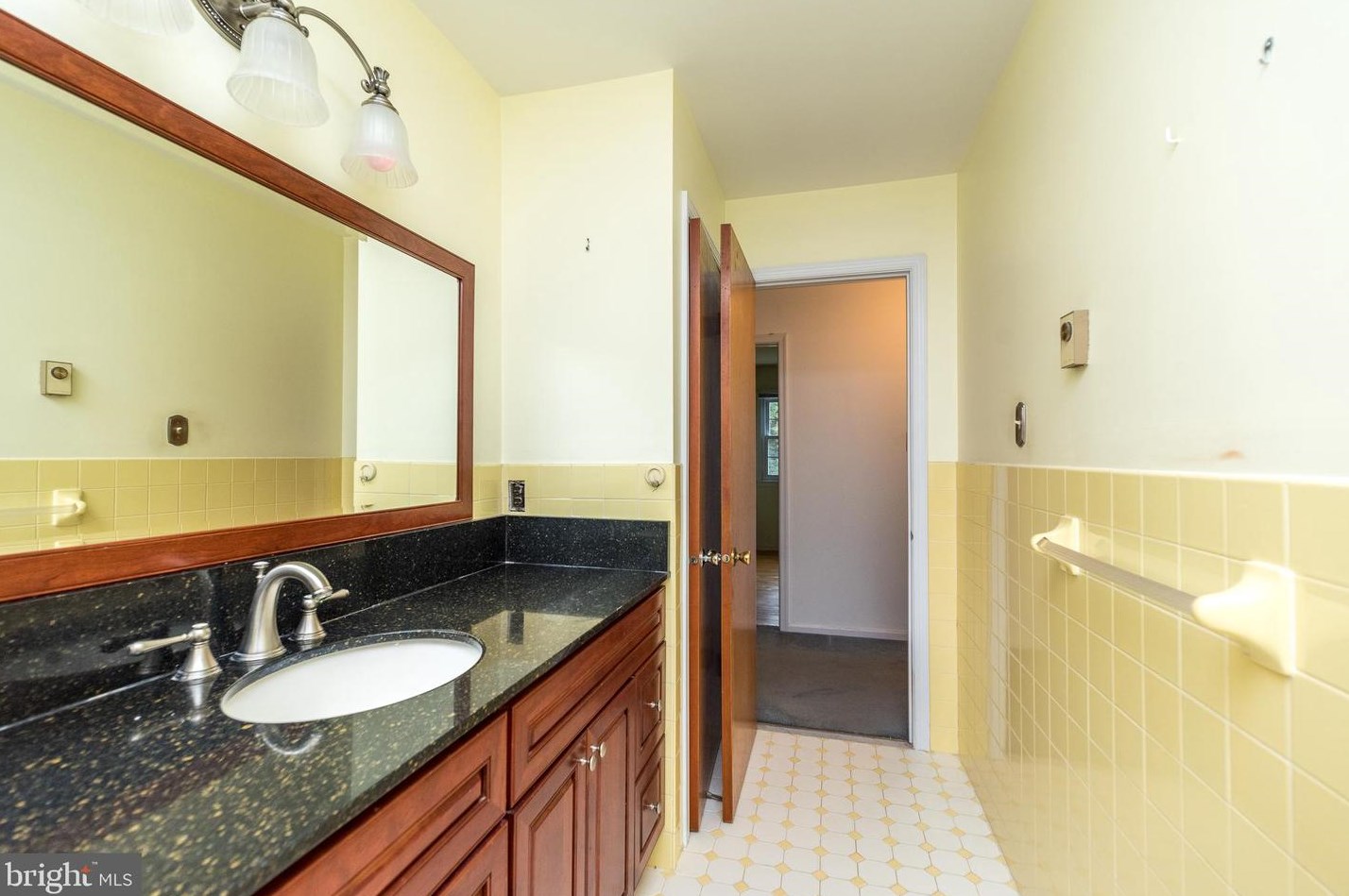 61 Townview Dr, Gardenville PA  18901-3123 exterior