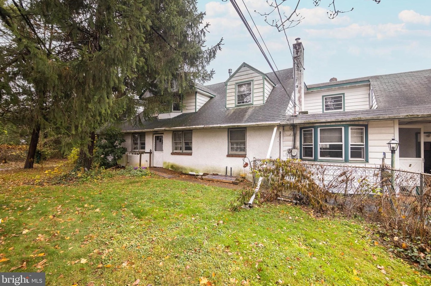2 Fairview Ave, Langhorne, PA 19047-5535