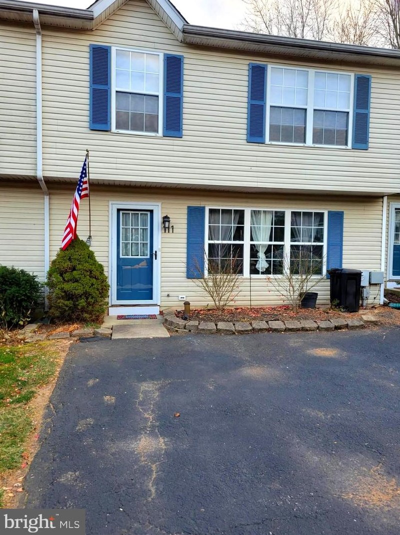 111 Megan Cir, Chalfont, PA 18914