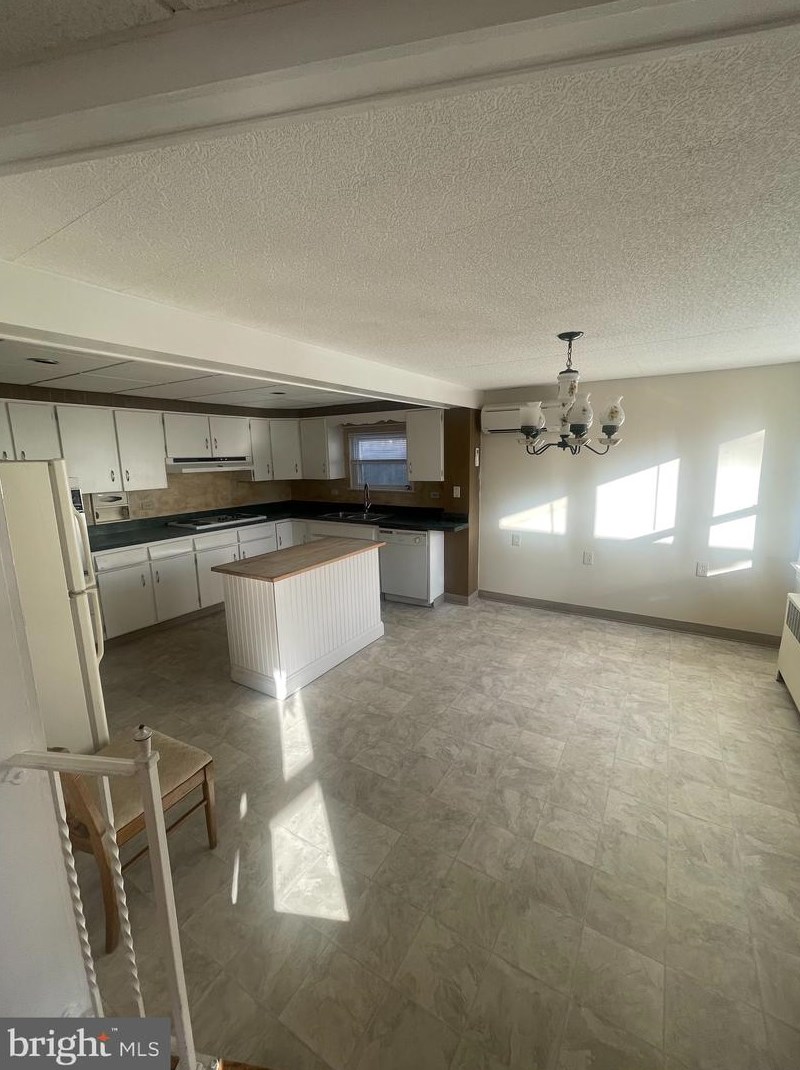 945 W Maple Ave, Langhorne, PA 19047
