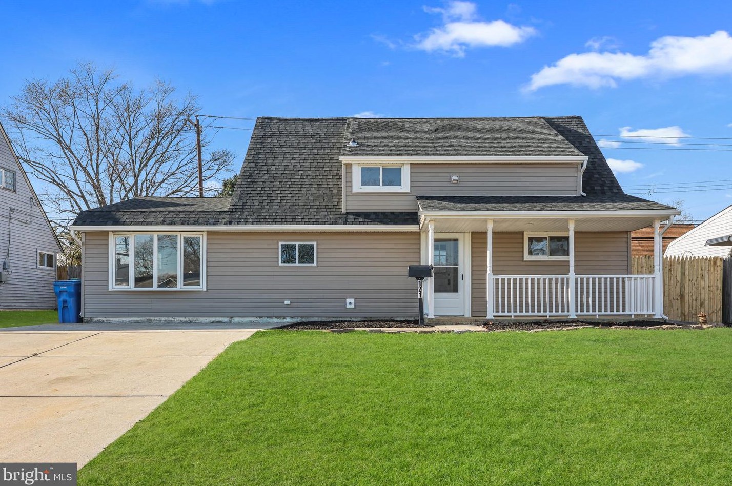 121 Goldengate Rd, Levittown, PA 19057-3438