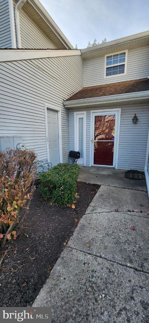 570 Cedar Hollow Dr, Yardley PA  19067-6342 exterior