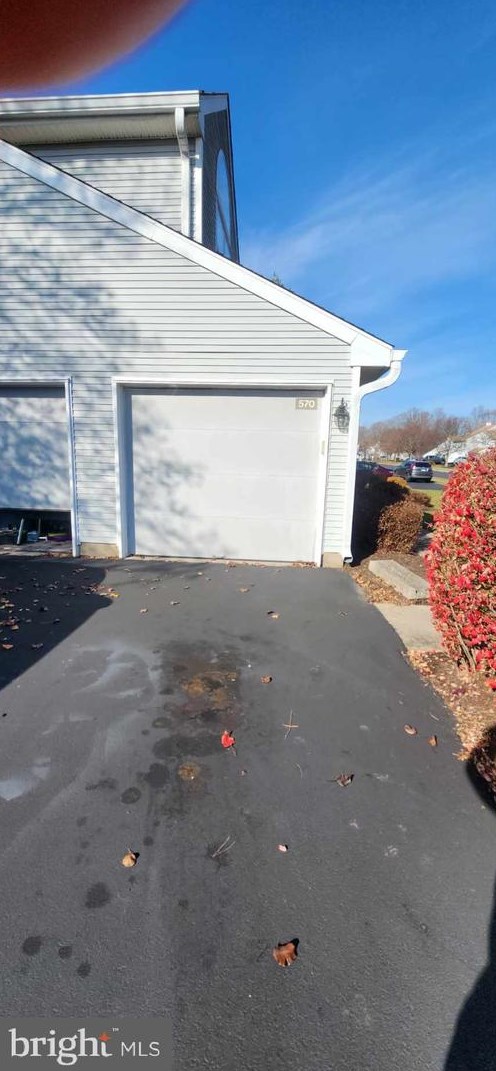 570 Cedar Hollow Dr, Yardley PA  19067-6342 exterior