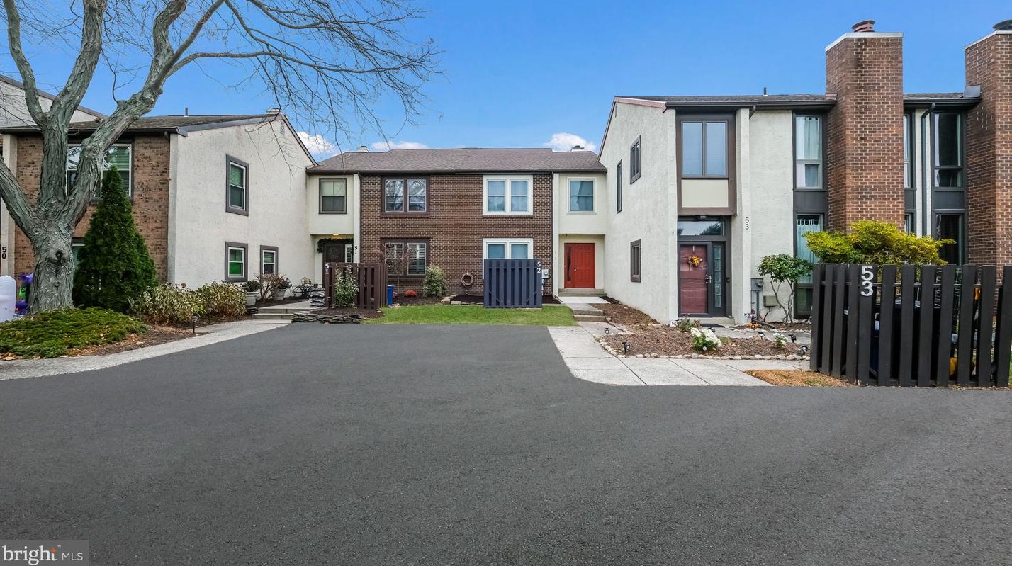 52 Applecross Cir, Chalfont PA  18914-2215 exterior