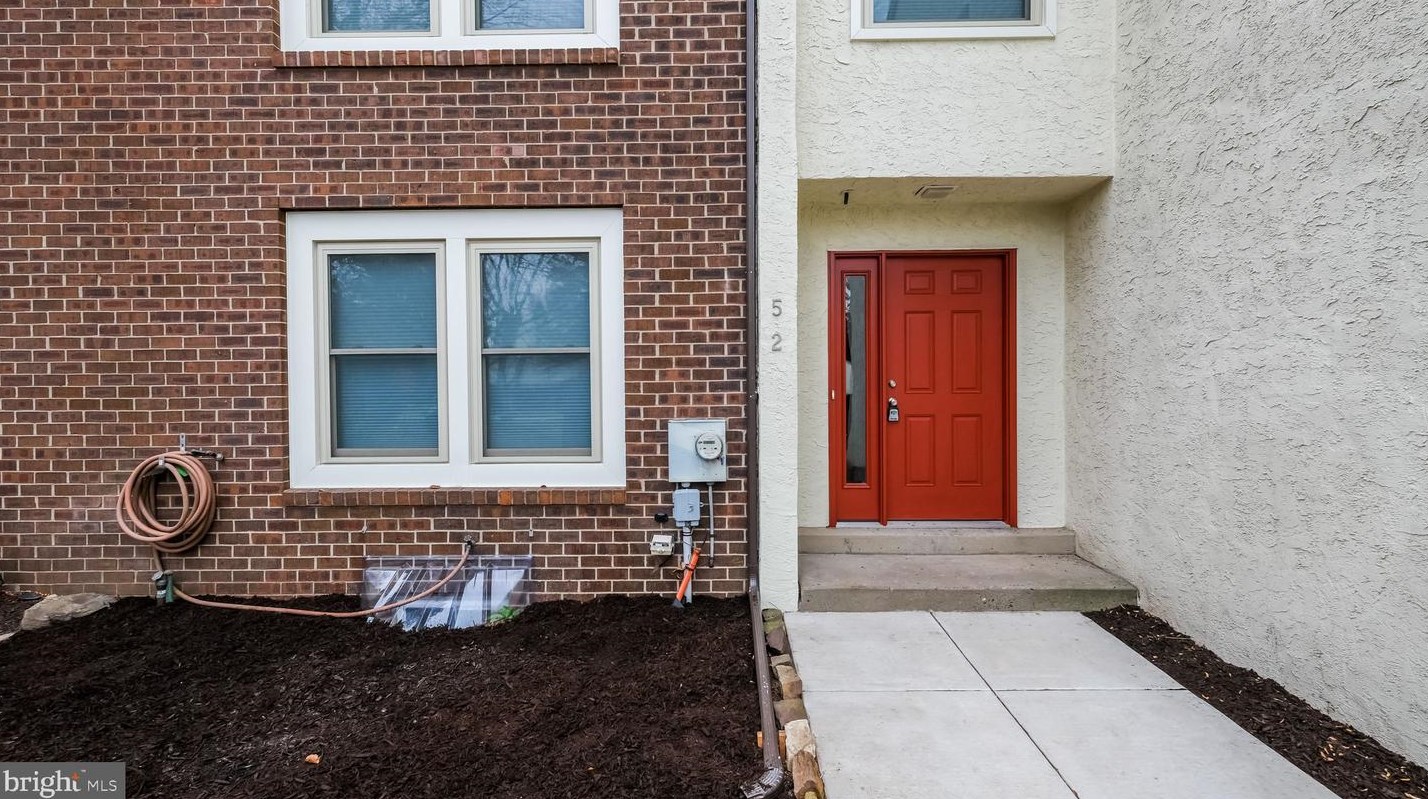 52 Applecross Cir, Chalfont PA  18914-2215 exterior