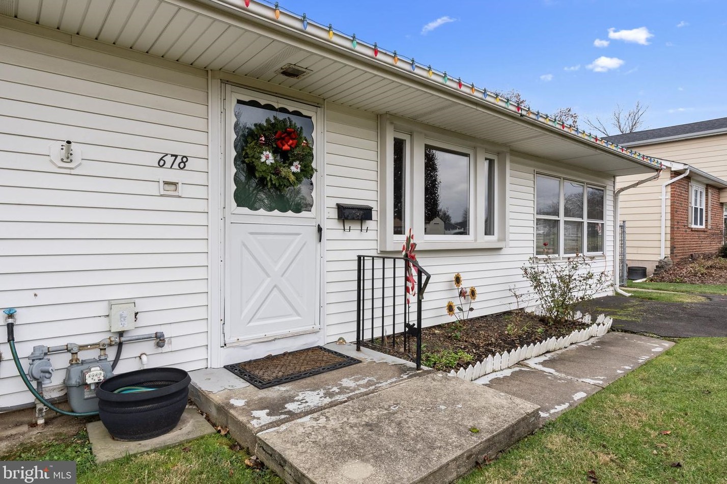 678 Trenton Rd, Fairless Hills, PA 19030-2408