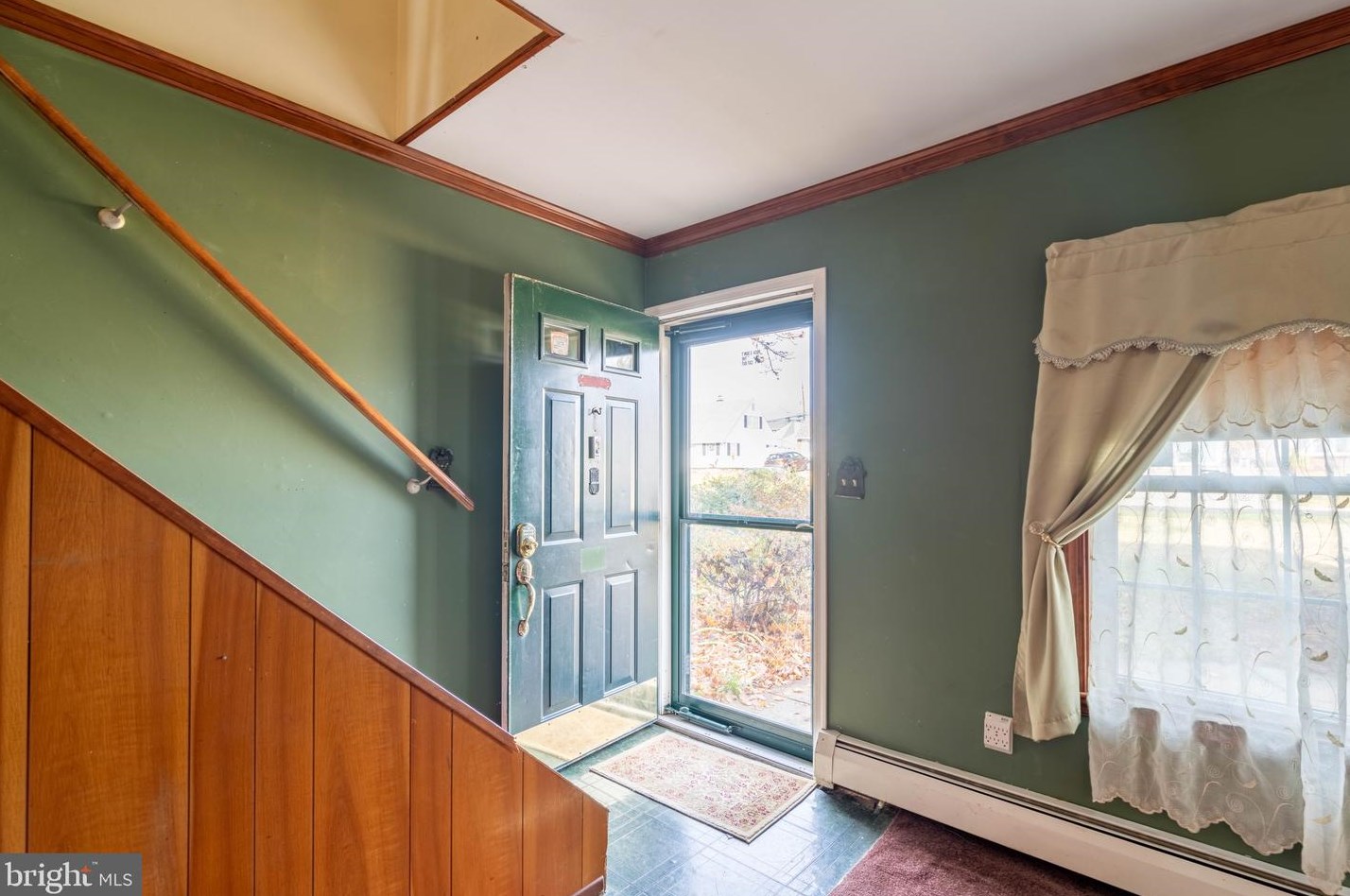 40 Tinsel Rd, Levittown PA  19056-1563 exterior