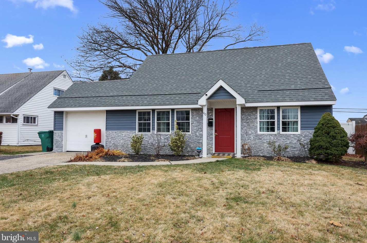 40 Ironwood Rd, Levittown, PA 19057-2726