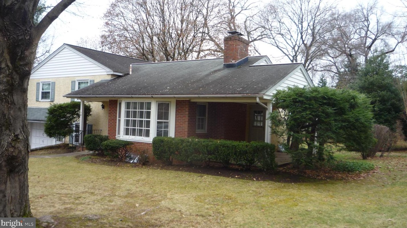 61 Meadow Ln, Gardenville, PA