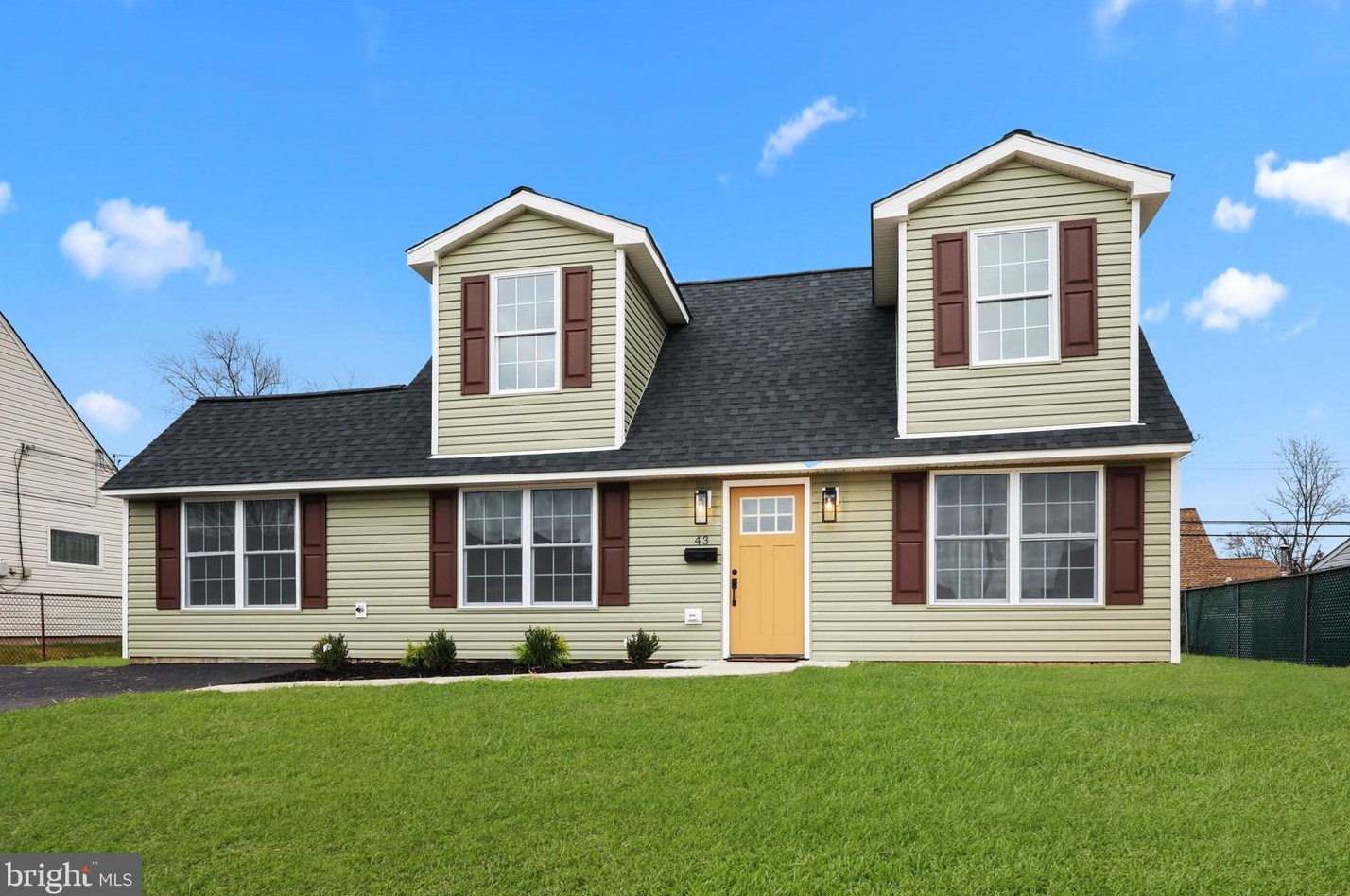 43 Mayflower Rd, Levittown, PA 19056-3606