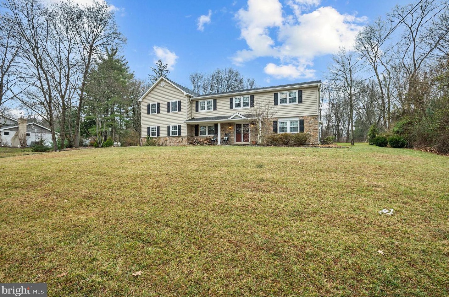 17 S Southwoods Ln, Gardenville, PA 18901