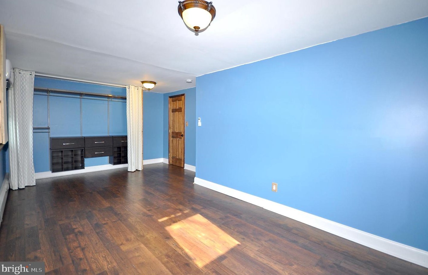 21 Williamson Ave, Levittown PA  19054-1114 exterior