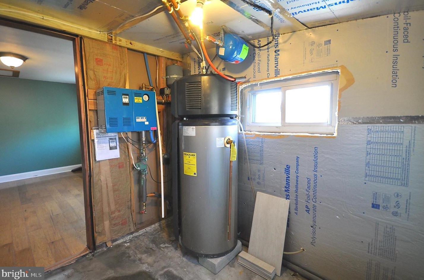 21 Williamson Ave, Levittown PA  19054-1114 exterior