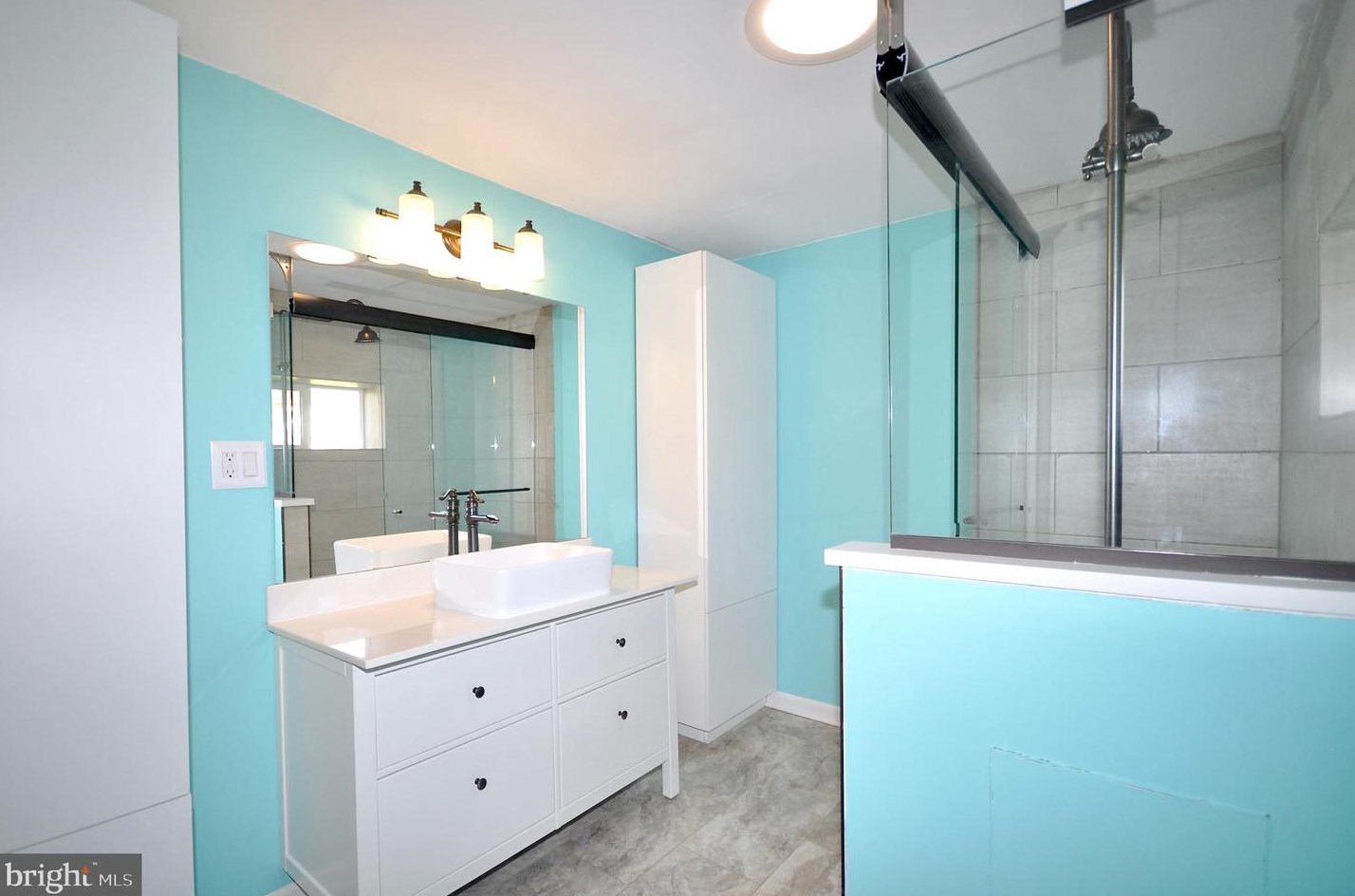 21 Williamson Ave, Levittown PA  19054-1114 exterior